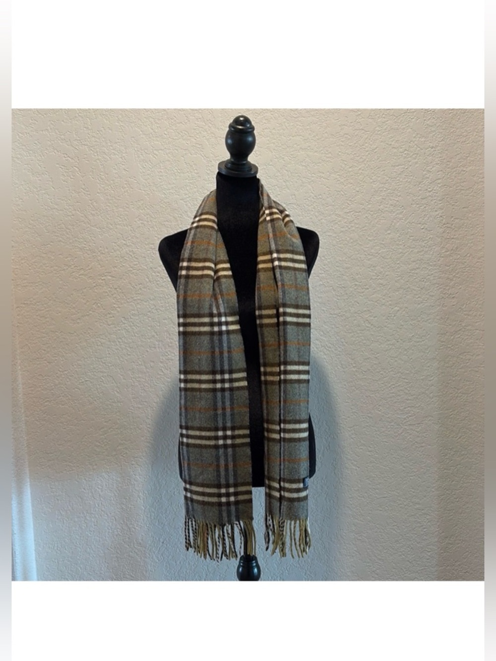 Burberry  Gray Plaid  100% LambWool Scarf with Fringe - Picture 9 of 11